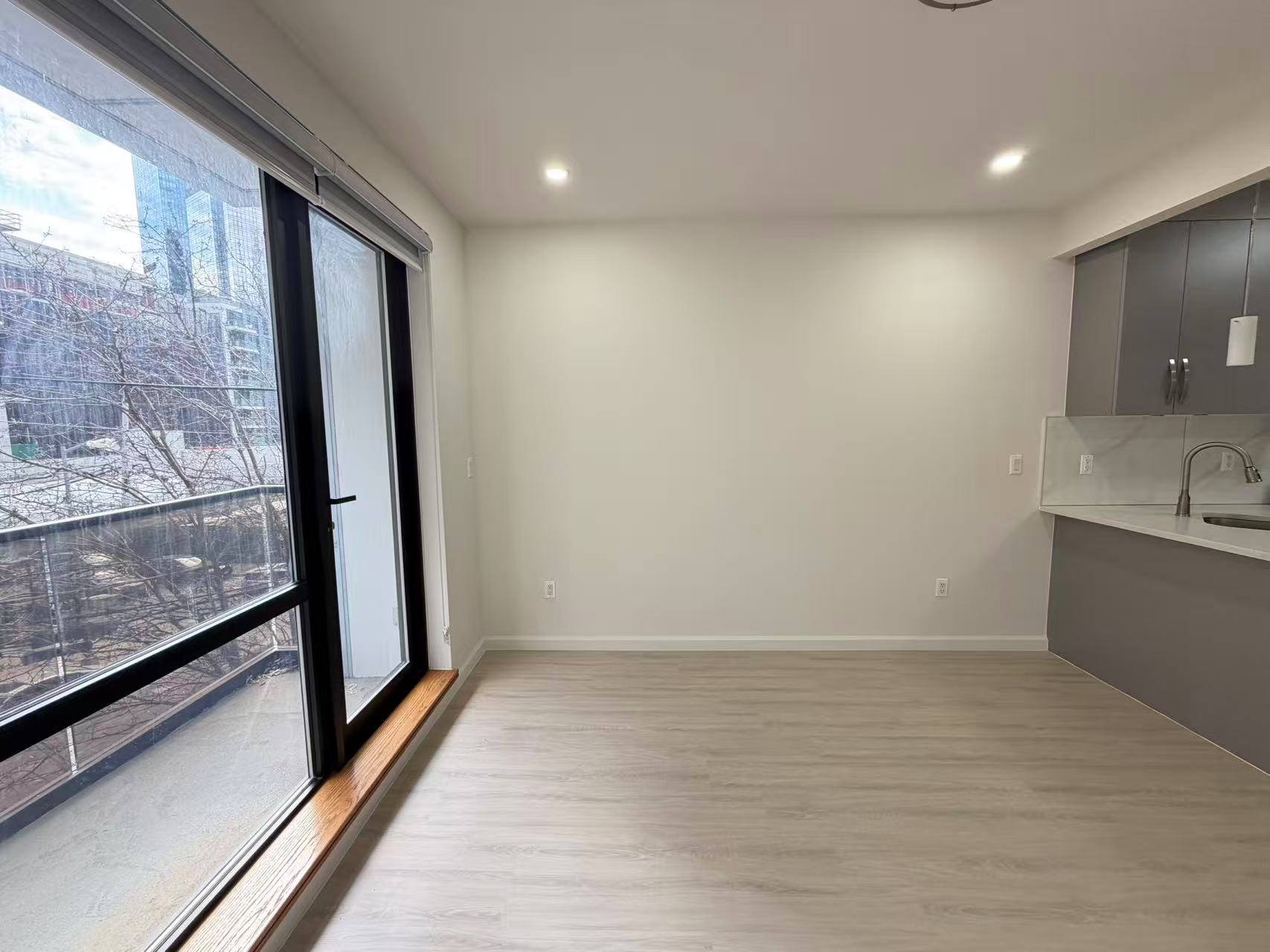 Building Photo - 42-22 Crescent St