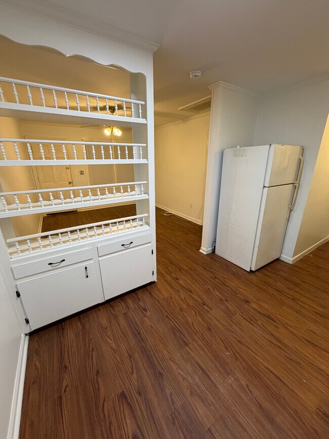 Building Photo - 8836 Deerwood Dr