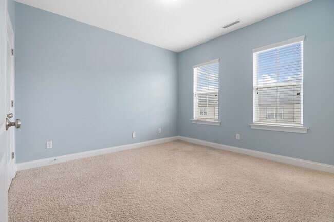 Building Photo - Gorgeous  3-bedroom townhome in North Raleigh!