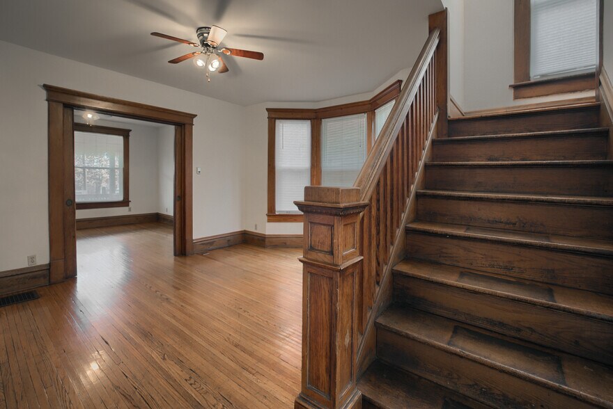 Building Photo - 2661 Indianola Ave