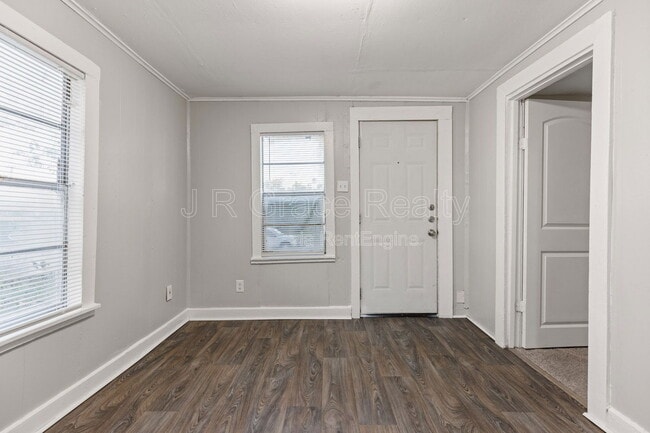 Building Photo - 515 E Lee St