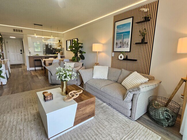 Building Photo - Gorgeous Seasonal Short-Term 2 Bedroom 2 Bathroom 2nd Floor Condo with Golf Transfer at Farmingto...