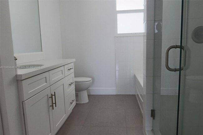 Building Photo - 555 E Dania Beach Blvd