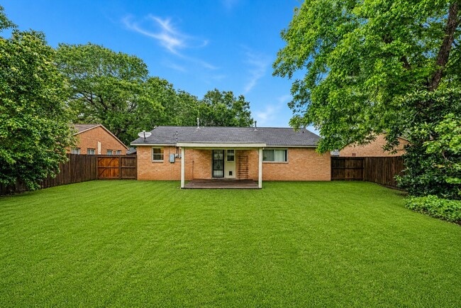 Building Photo - 5725 Melanite Ave