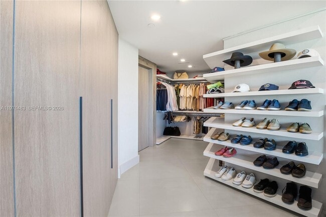 Building Photo - 2127 Brickell Ave