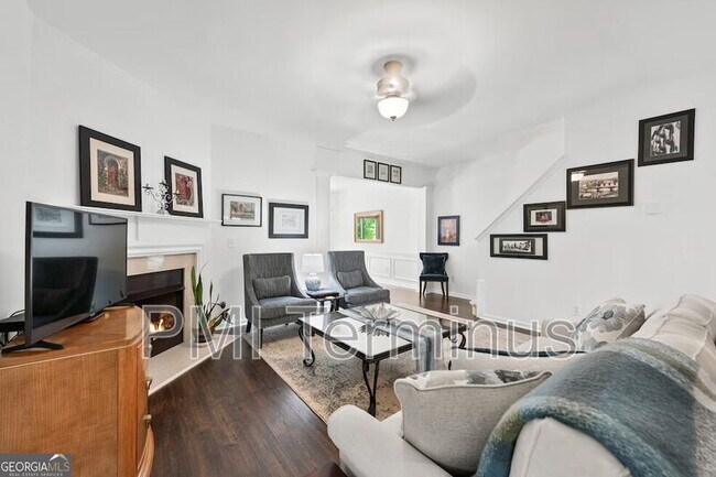 Building Photo - 1914 Lakeshore Overlook Cir NW