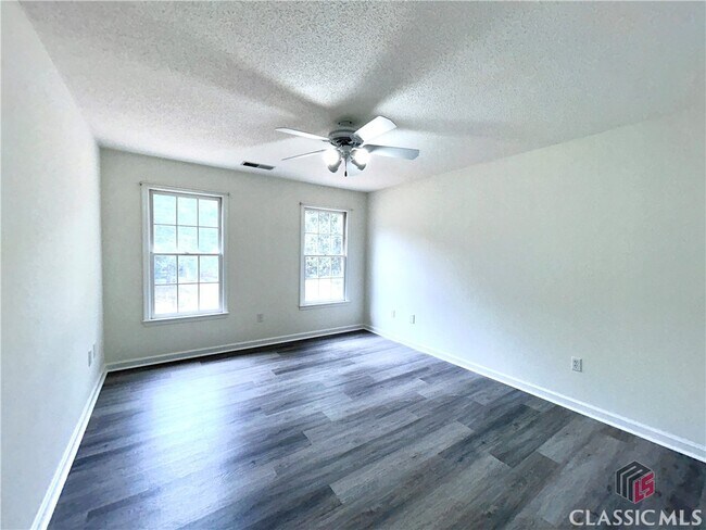 Building Photo - 120 Cedar Springs Pl