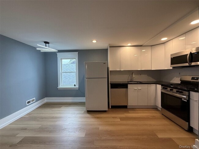 Building Photo - 144 Jersey Ave