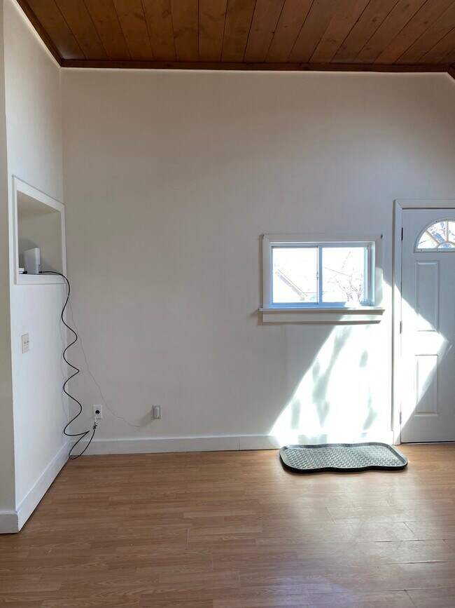 Building Photo - 95 Hall Ave