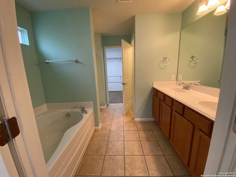 Building Photo - 3708 Greenridge