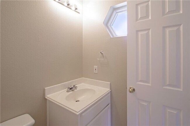 Building Photo - 807 Camino Real Dr