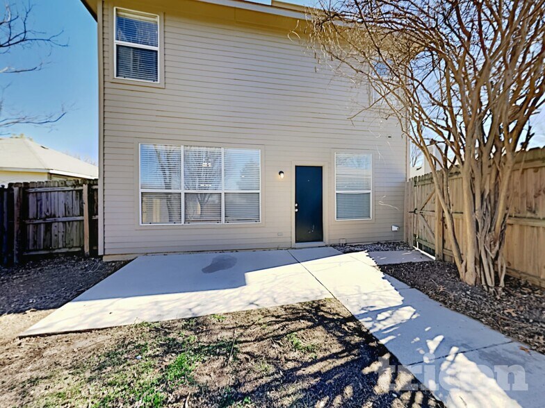 Building Photo - 813 Indigo Terrace