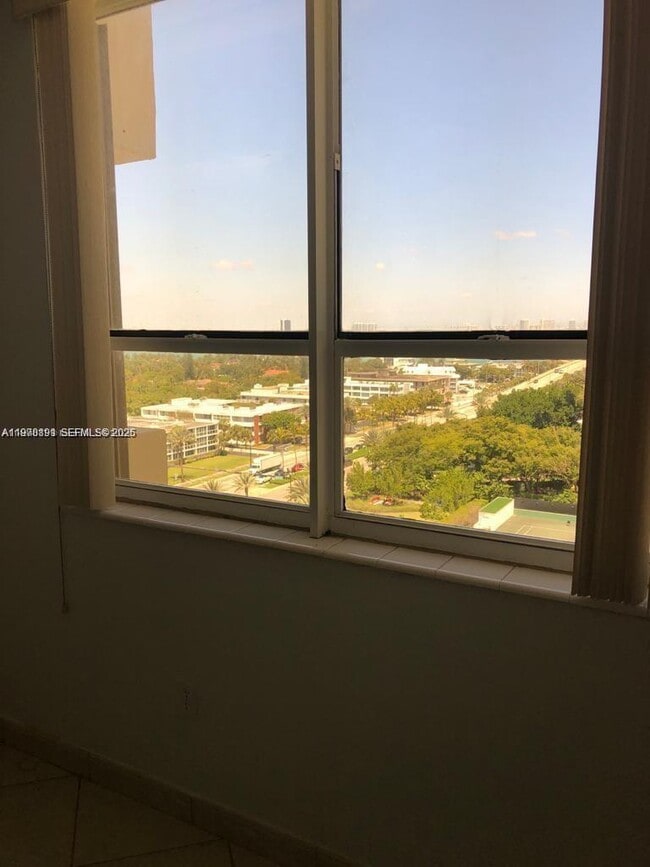 Building Photo - 10185 Collins Ave