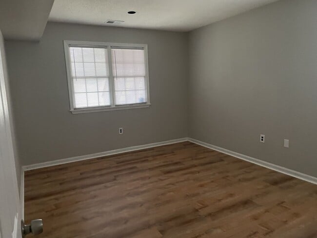 Building Photo - 323 Jefferson St