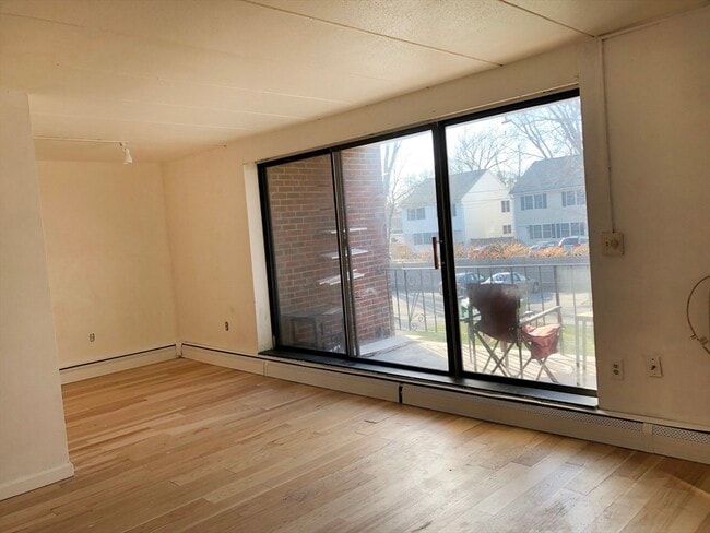 Building Photo - 269 Lake St