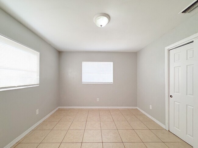 Building Photo - 284 17th St NE