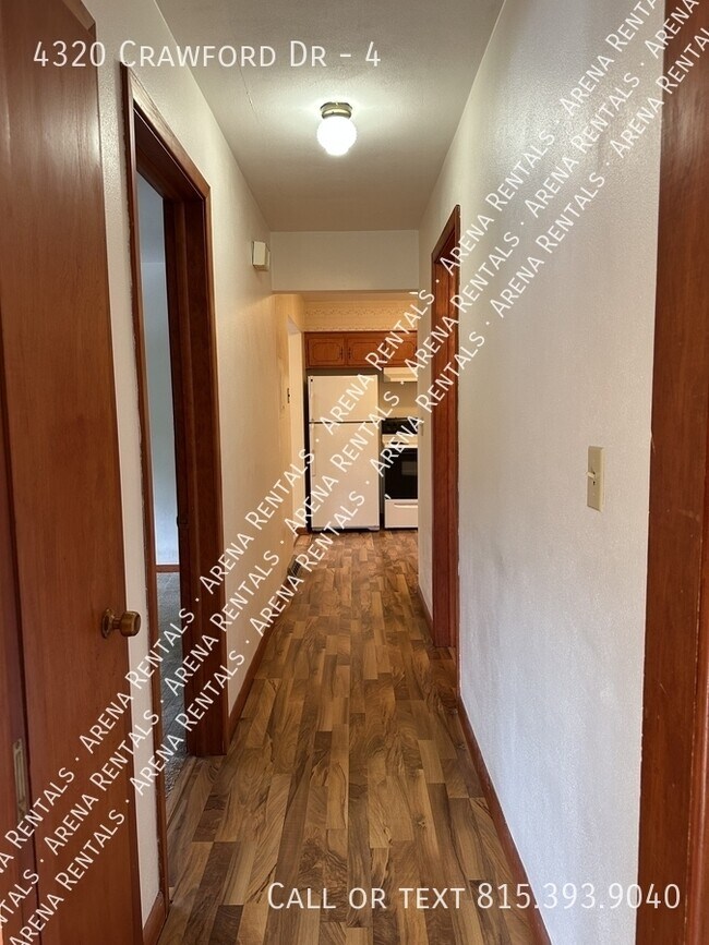 Building Photo - 4320 Crawford Dr