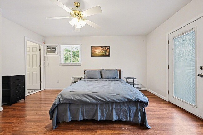 Building Photo - 325 W Delhi Rd