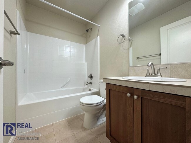 Building Photo - Spacious, well-designed Townhome in the River Terrace community!!