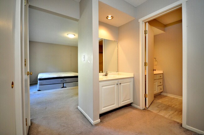 Building Photo - 16 Applewood Ln