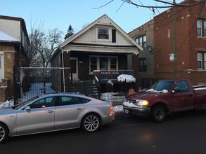 Building Photo - 56 W 76th St