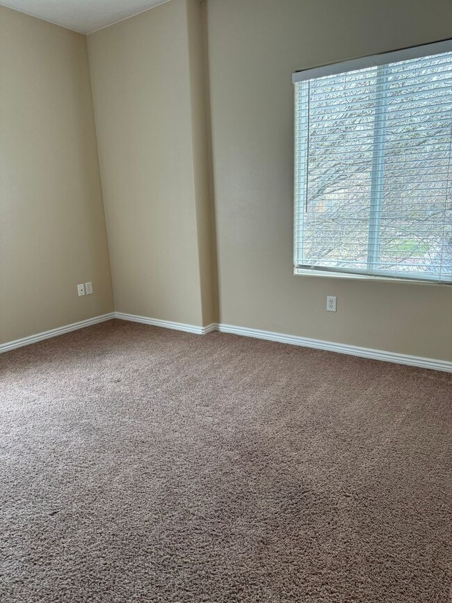 Building Photo - Condominium with Clubhouse: includes POOL and WORKOUT ROOM