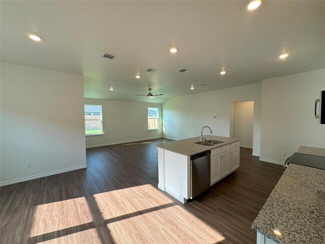 Building Photo - 501 Double Vision Rd