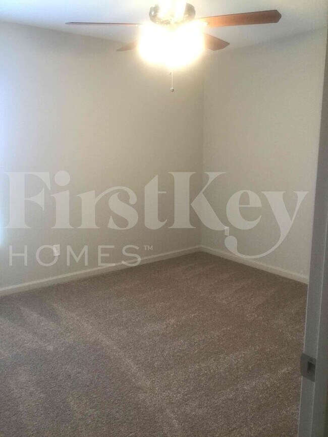 Building Photo - 1351 SW Amboy Ave