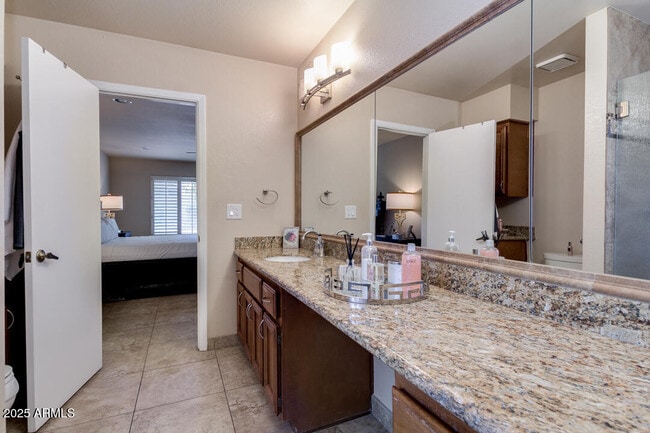 Building Photo - 6768 E Grandview Dr