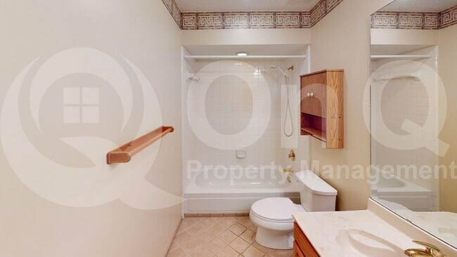 Building Photo - 1633 Palisades Dr
