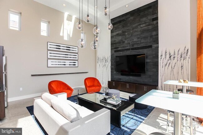 Building Photo - 1320 Fenwick Ln