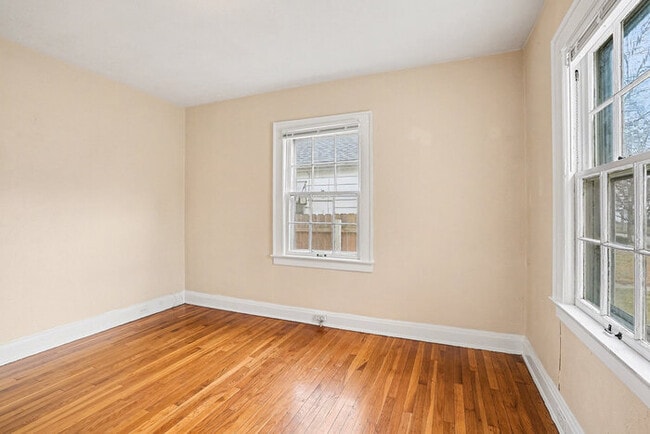 Building Photo - Charming Three Bedroom Home in a Convenient Location