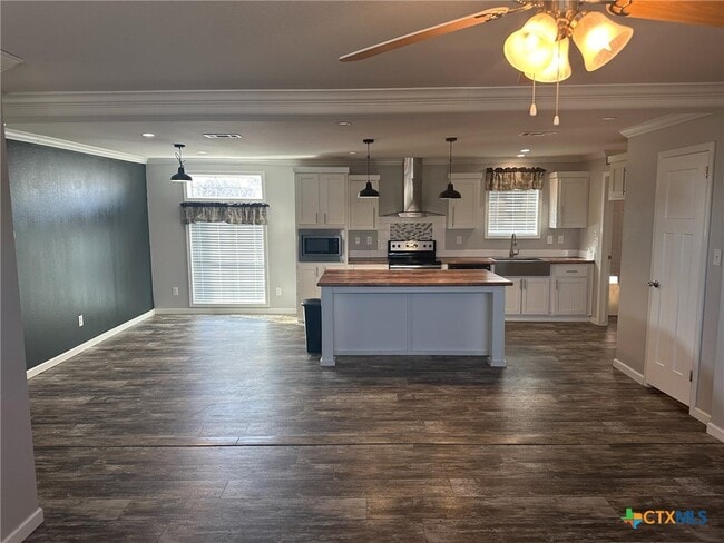 Building Photo - 908 N Henry St