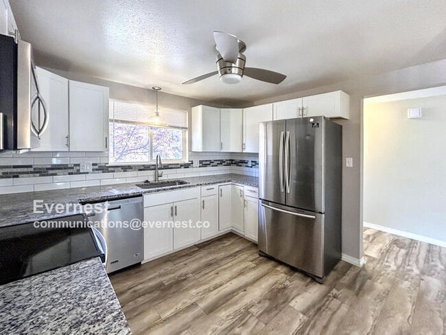 Building Photo - 2507 Flintridge Dr