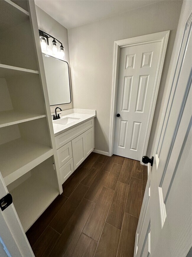 Building Photo - 1413 Forehand St