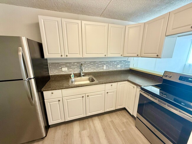 Primary Photo - Newly Renovated 2 Bedroom / 1.5 Bathroom U...