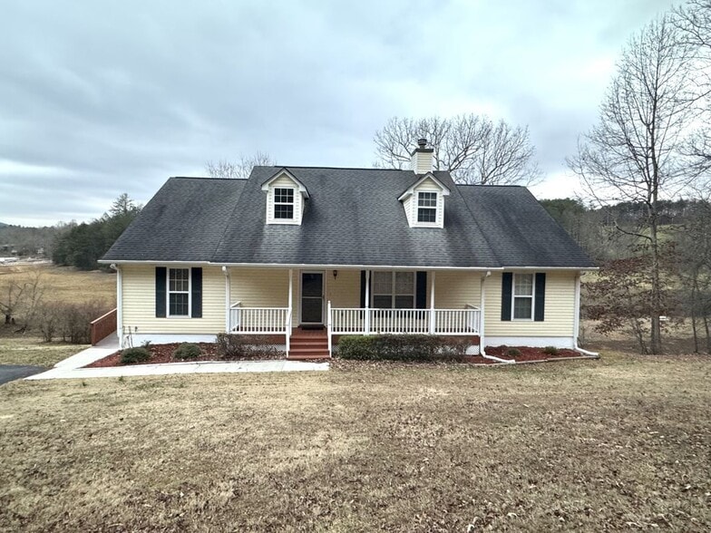 Building Photo - 863 Woodland Dr