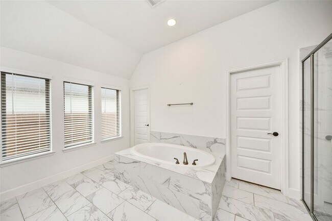 Building Photo - 2130 Coyote Run Dr