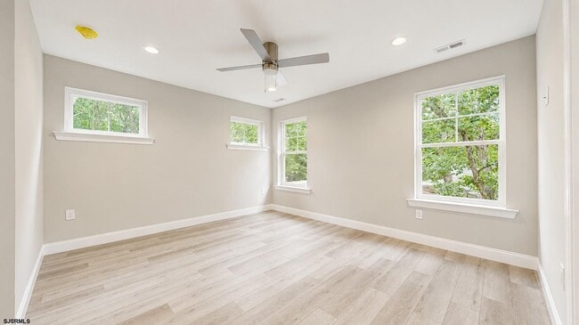 Building Photo - 456 S Nectar Ave