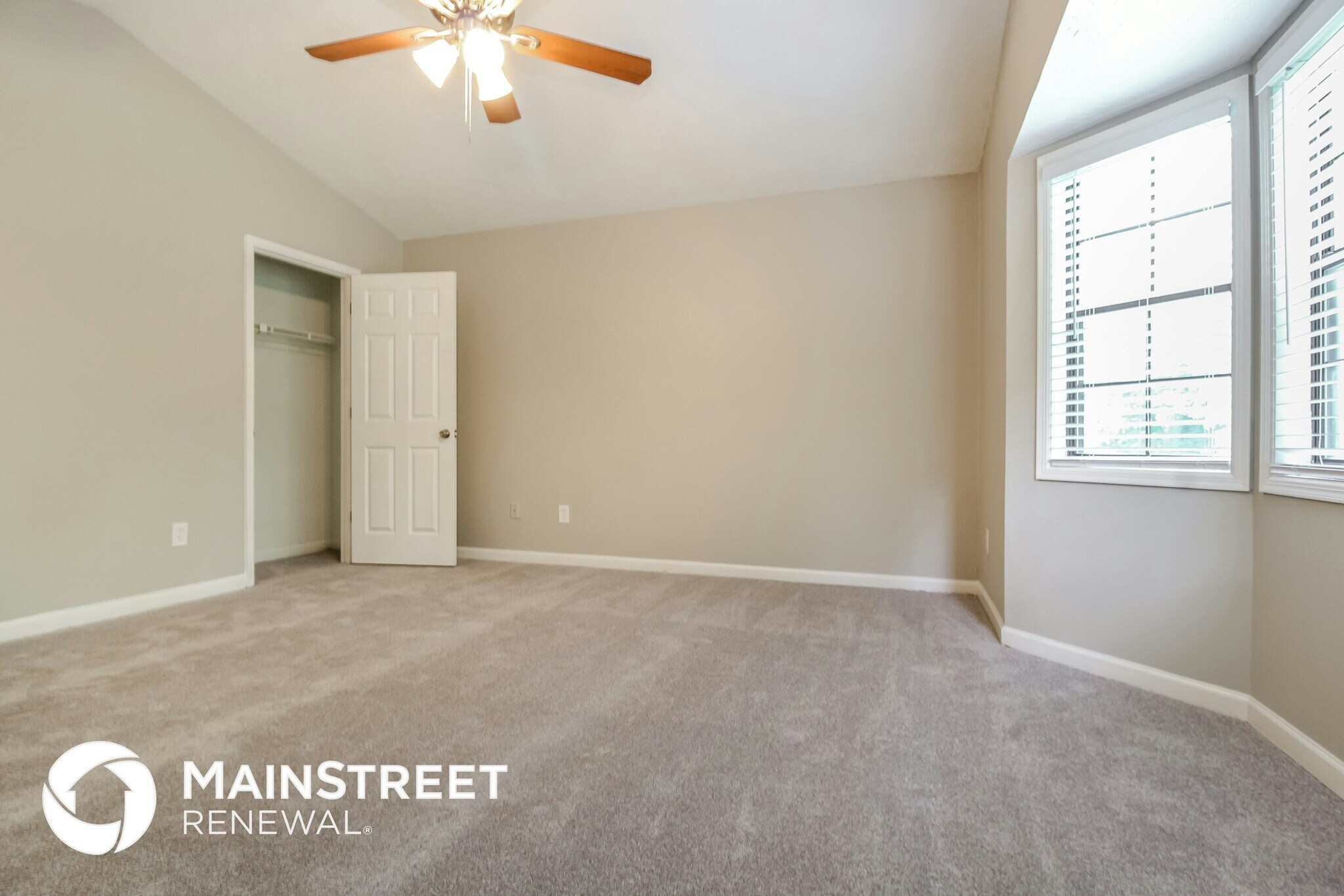 Building Photo - 1320 Howard Way