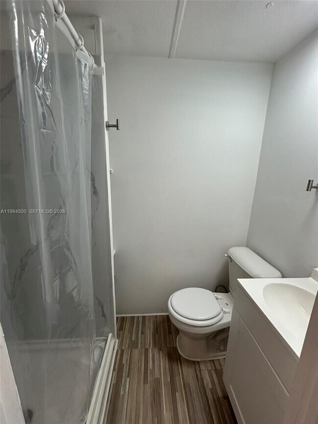 Building Photo - 11942 N Branch Rd