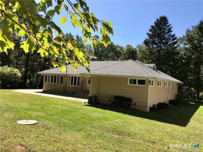 Building Photo - 17 Pond Ln