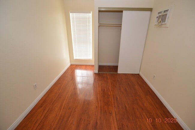 Building Photo - 90 Parrish Ln