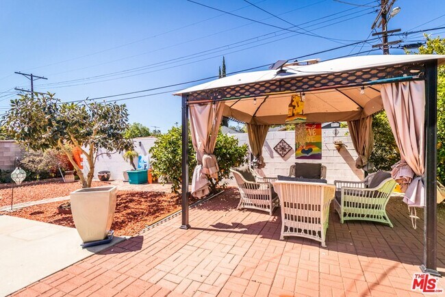 Building Photo - 6445 Tujunga Ave