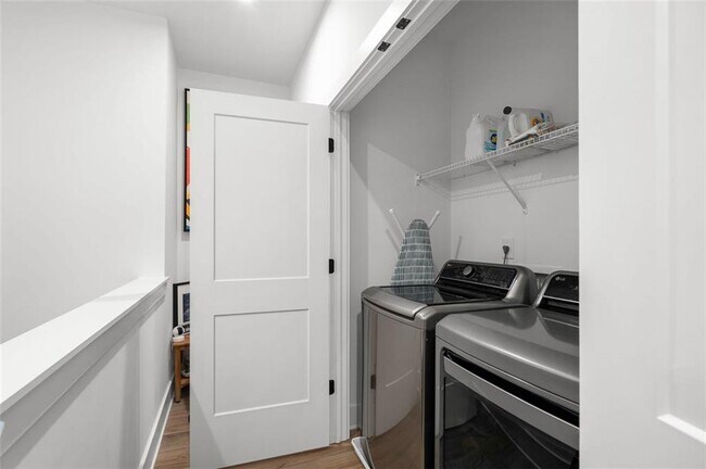 Building Photo - 1328 Breezy St SE