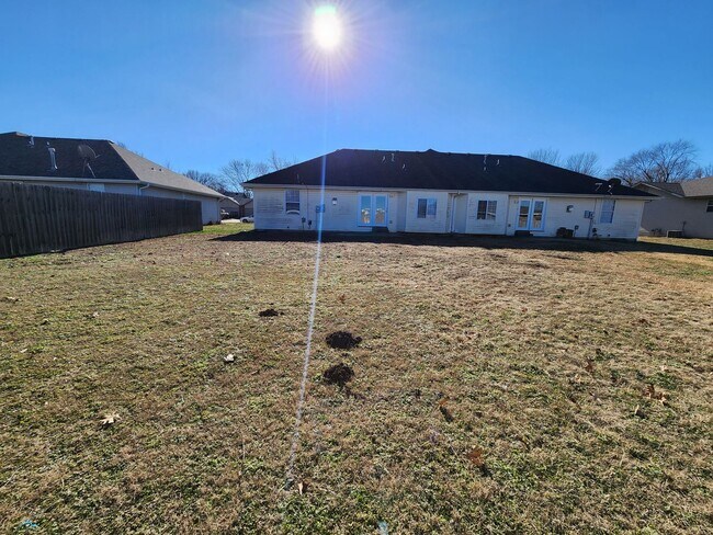 Building Photo - Spacious 2-Bedroom, 2-Bathroom Home AVAILABLE NOW!!