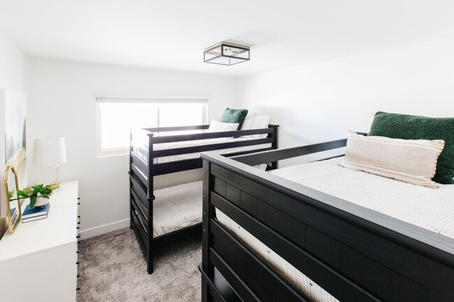 Building Photo - Stunning Remodel near Old Town!