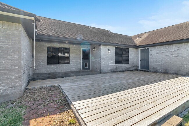 Building Photo - 2930 23rd Ave N