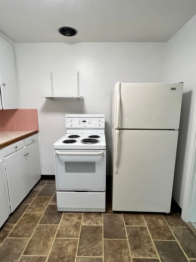 Building Photo - 824 Concord Rd