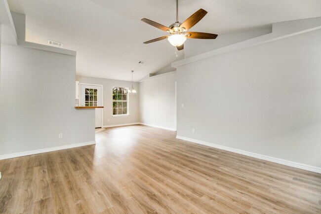 Building Photo - 1015 Sable Dr